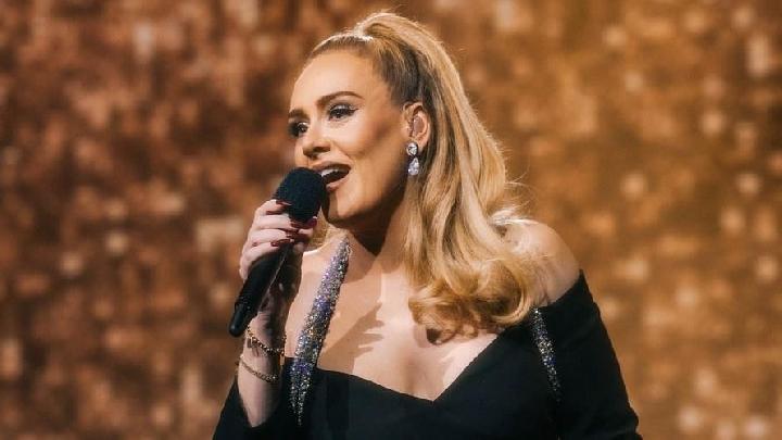 Adele penyanyi ballad